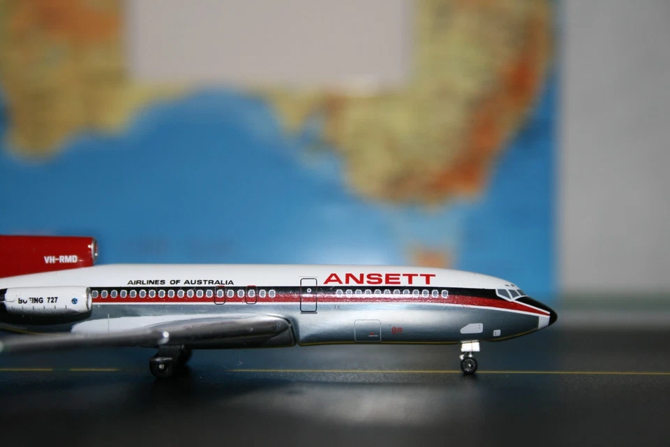 Aeroclassics 1:400 Ansett Boeing 727-100 VH-RMD Die-Cast Model Plane - Image 2 of 4
