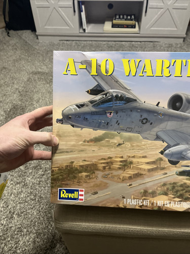 A-10 Warthog - Revell 1/48 scale unassembled aircraft kit#85-5221 - Picture 3 of 7