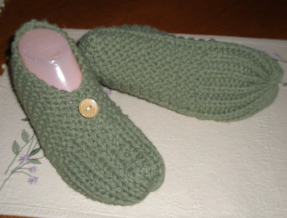 ZAPATILLAS TEJIDAS A MANO MUJER HOMBRE "LINDAS" TALLA MEDIANA 7 ~ 9 con un BOTÓN ~ NUEVAS Foto 4 de 4