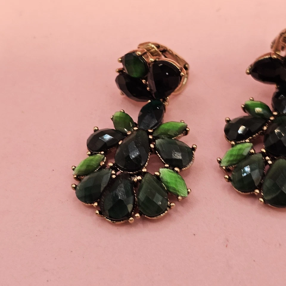 Pendientes Liz Claiborne Lágrima Verde Clipon Racimo Declaración Gota Tono Dorado LC Foto 2 de 4