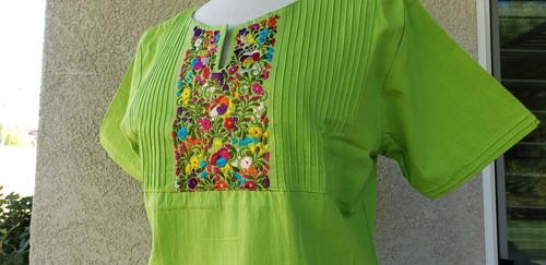 Mexican Oaxacan green embroidered blouse MEDIUM authentic Mexican CRAFT - Picture 2 of 4