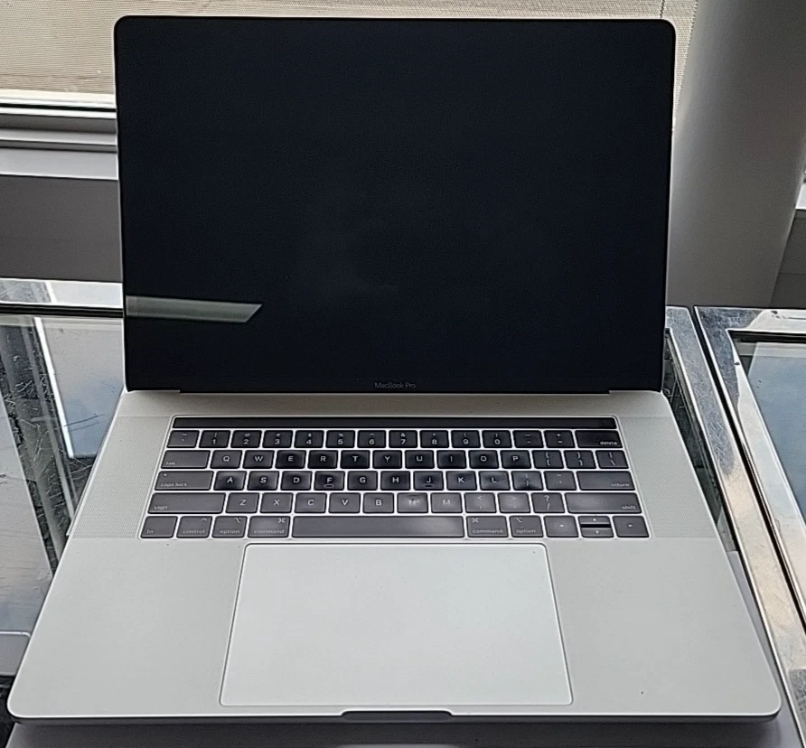 Apple MB Pro A1990 15" (2019) i7-9750H 2.6GHz 16GB 256GB PRO 555X Touchbar/ID - Image 2 of 4