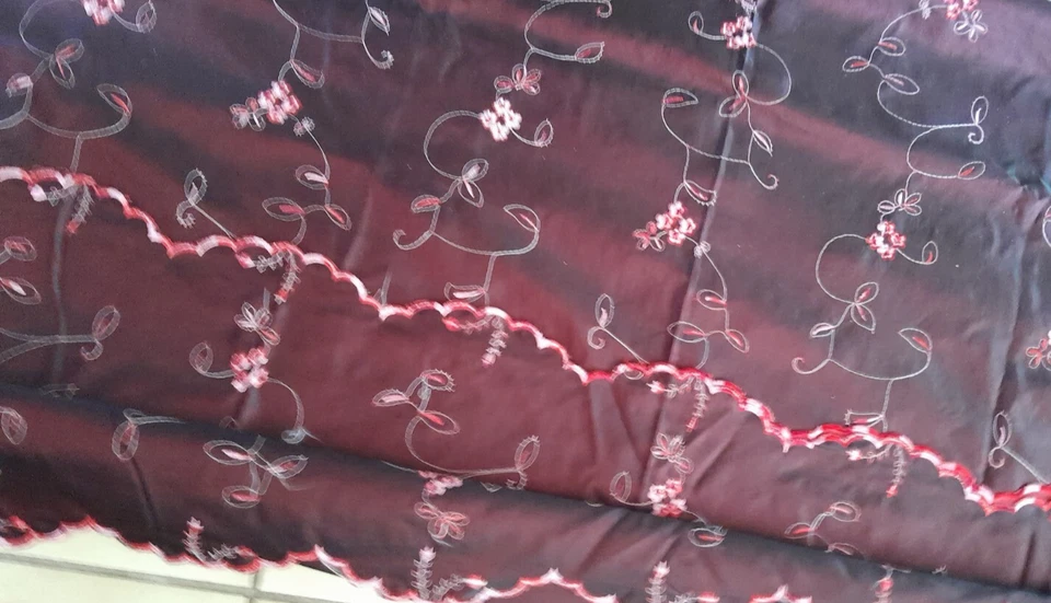 TISSU SATINE Bordeaux et Rouge ET  FESTON 8m40 X 1,40 RARE COUPON AMEUBLEMENT - Photo 2/2