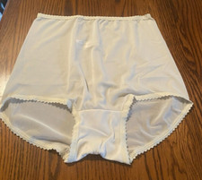VTG off white High Rise Bali Granny Pantie Lingerie size - Medium