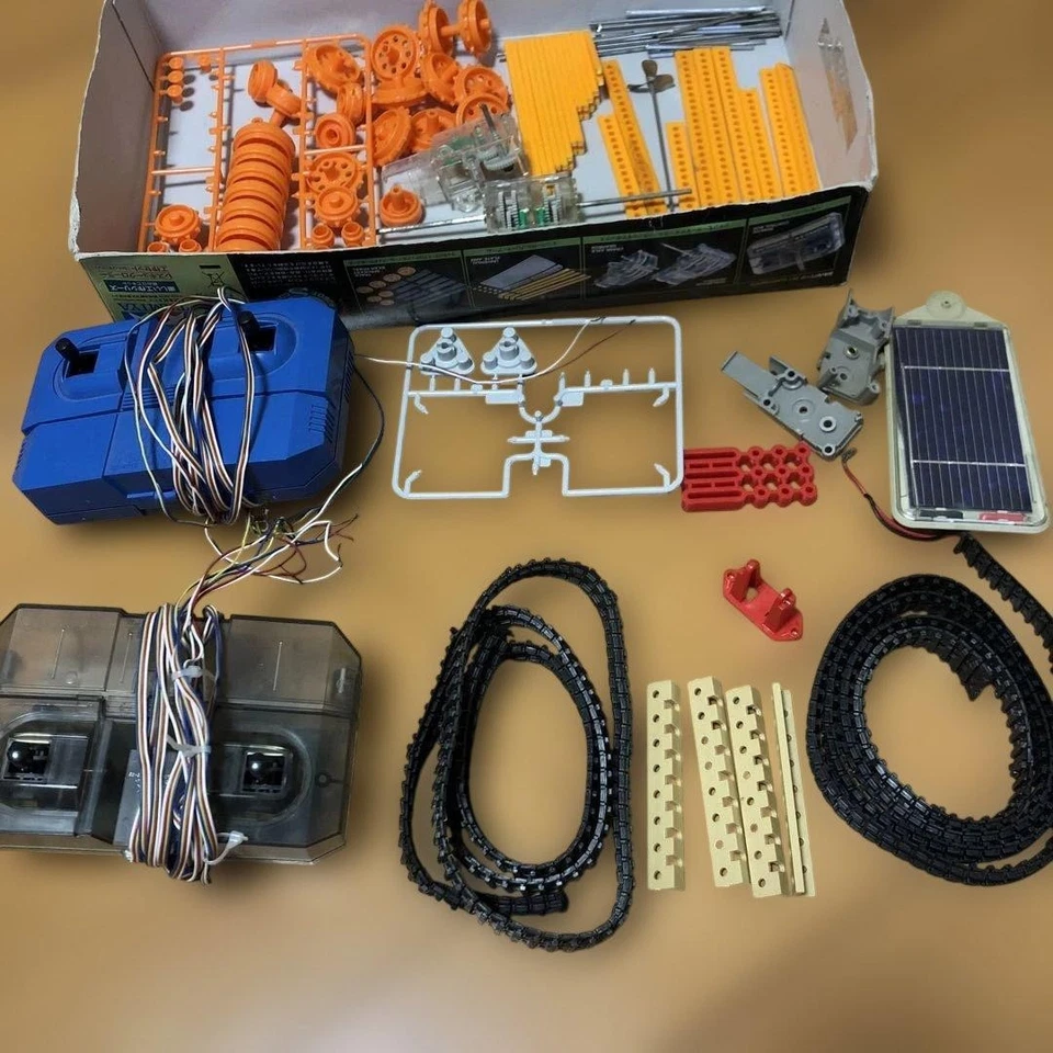 Set di costruzione TAMIYA Rescue Crawler, telecomando, ecc. - Immagine 4 di 4