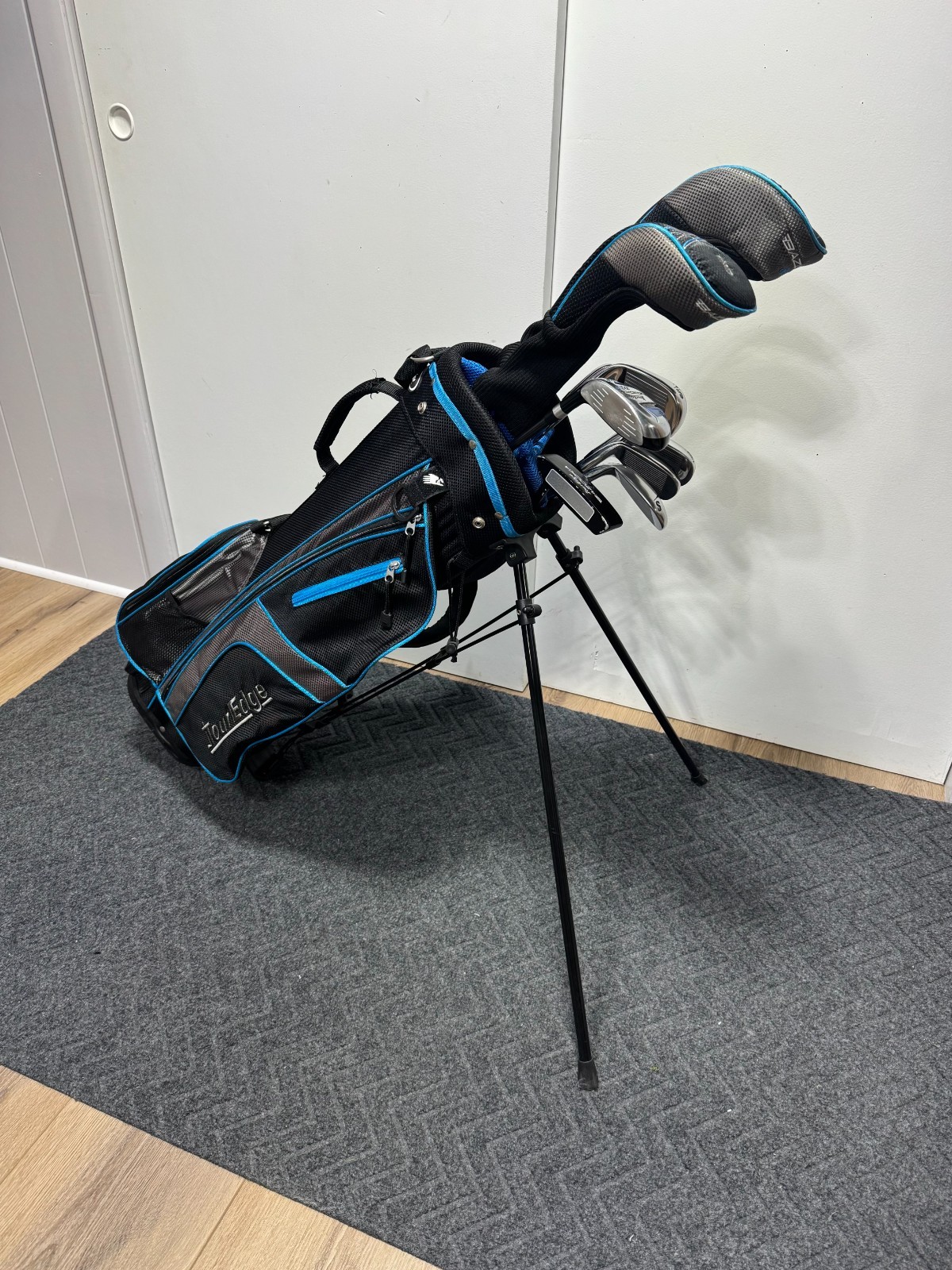 Set W/ Stand Bag 11 Clubs Varsity Flex Rh