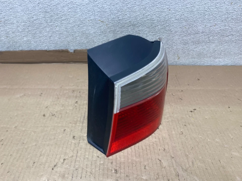 BMW 5 530i E61 Touring 2006 a 2007 pasajero derecho luz lateral OEM U2933 DW Foto 3 de 4