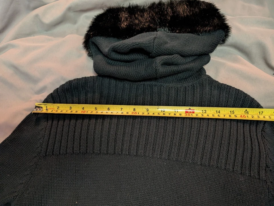 Suéter de punto negro para mujer con capucha de piel y abrigo de piel sintética de leopardo Amy Byer L Foto 4 de 4