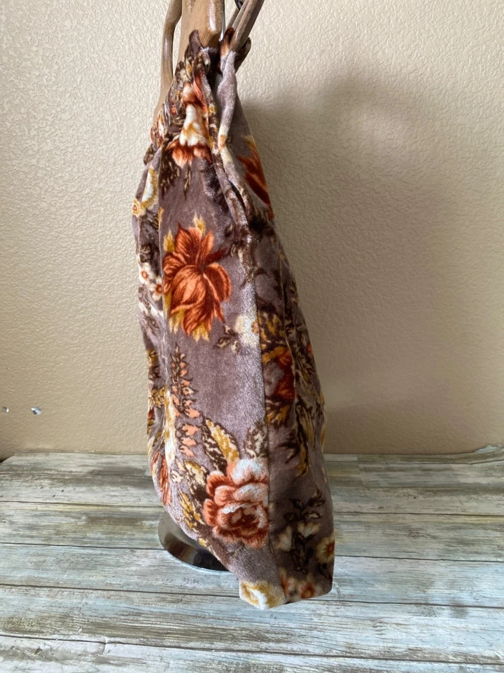 Bolso Alfombra Floral Boho Vintage Años 70 Retro Terciopelo Cartera 17" con Asas de Madera Foto 3 de 4