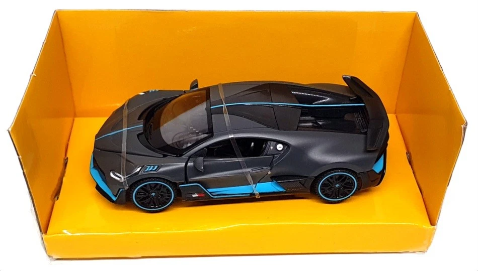 Rastar 1/32 Scale Diecast 64210 - Bugatti Divo - Matt Grey/Blue - Image 4 of 4