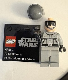 LEGO Star Wars SW0401 Imperial AT-ST Pilot & 6179pb049 Logo Plate from 9679 Set