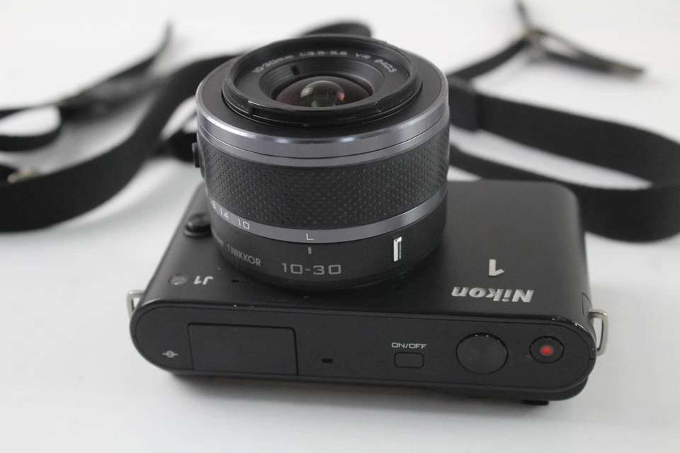 Nikon 1 J1 Mirrorless Digital Camera w/ 1 Nikkor 10-30mm F/3.5-5.6 - Image 4 of 4