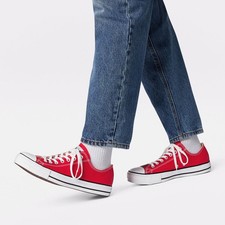 Converse Chuck Taylor All Star Low Top Sneakers Red Canvas Women  s 6 EUC