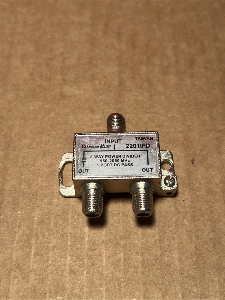 Channel Master 2201IFD 2-Way Power Divider 950-2050 MHz 1 Port DC Pass - Image 2 of 4