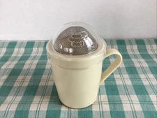 Pampered Chef Flour Sugar Shaker #1690  Sifter Cinnamon Sugar Retired off white