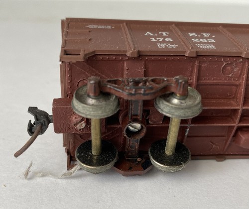 Vintage HO Scale A.T.S.F. Capy 100000 #176262 - Picture 7 of 7