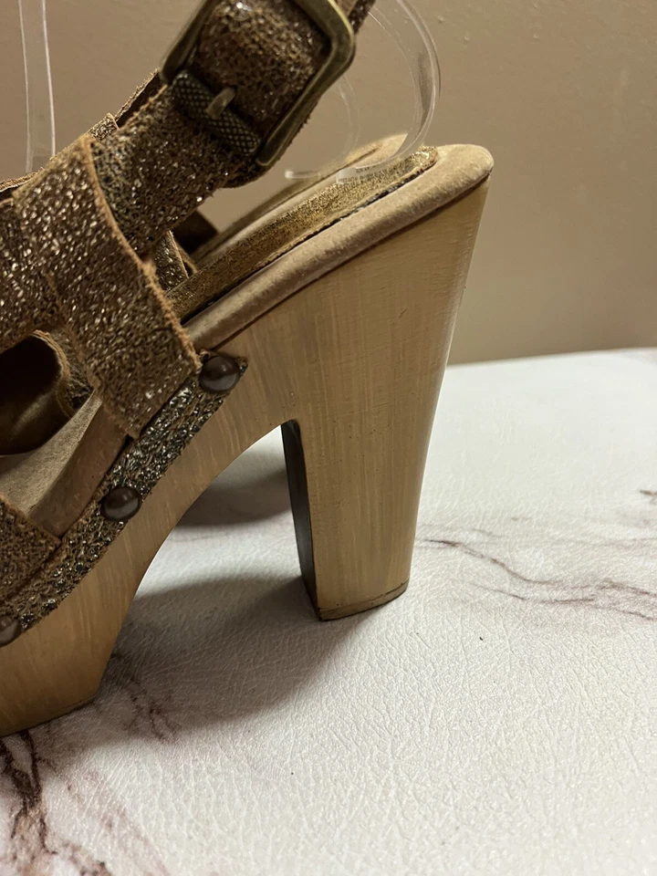 Tacones plataforma madera dorada envejecida colección vintage Sbicca talla 9 Foto 4 de 4