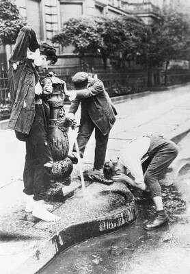 This a scene during troubled days 1923 Berlin Three homeless pe- 1923 Old Photo