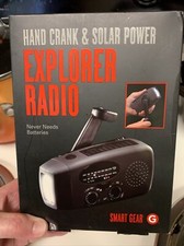 SMART GEAR HAND CRANK  SOLAR POWERED EXPLORER RADIO NEW