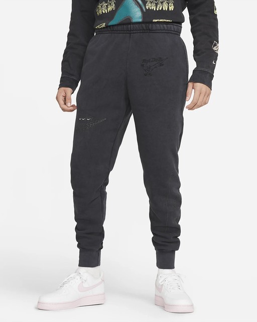 nike club straight leg joggers in black