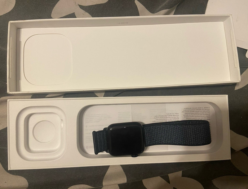 Apple Watch Series 6 44mm Black Aluminum Case 32GB Blue Nylon Band Unlocked