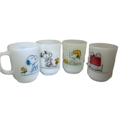 Set Of 4 Vintage Peanuts Snoopy Milk Glass Mugs - Fire-King Anchor Hocking
