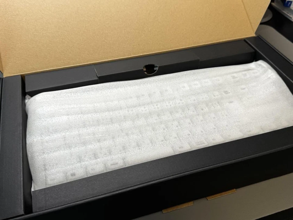 Realforce R3uc21 Keyboard Japanese Layout White Electrostatic Capacitive Key - Image 4 of 4