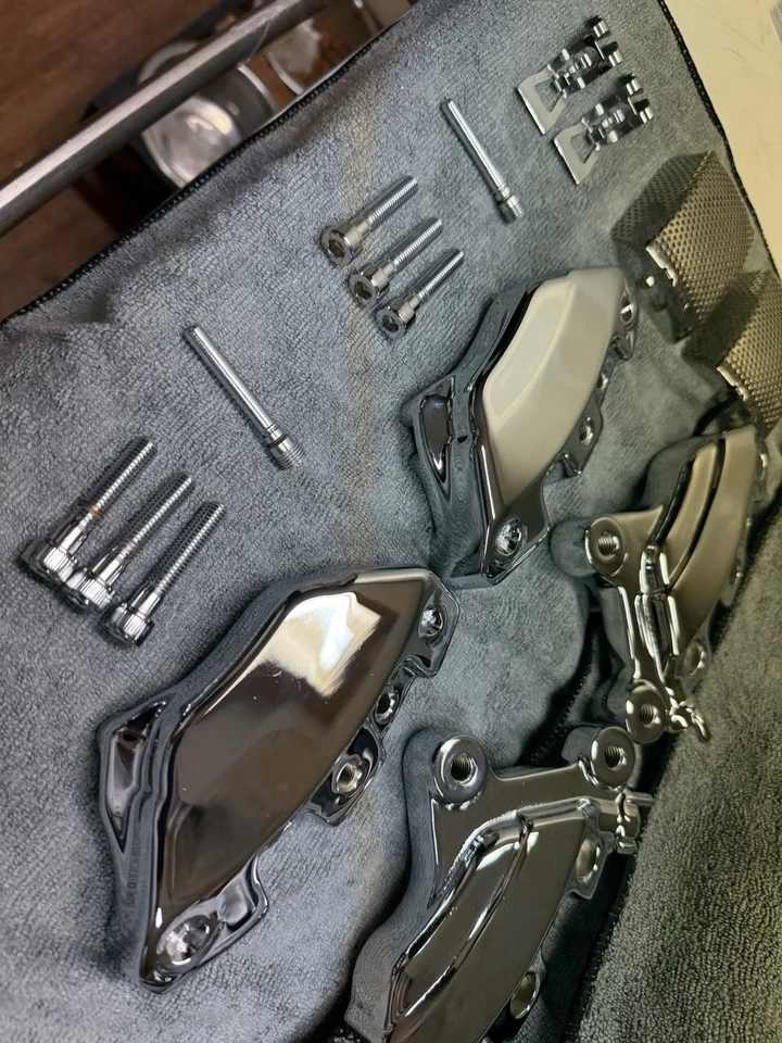 Pinzas Harley Brembo cromadas Touring Road Street Ultra Glide Roadking 2008-23 Foto 3 de 4