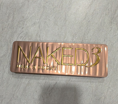 Urban Decay Naked3 12-Shade Multicolor Powder Eyeshadow Palette Set
