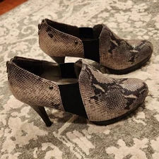 Coach and Four high heels shoes size 9