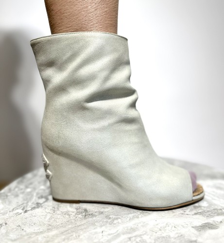 Chanel CC Logo Pearl Silver Metallic Leather Peep Toe Wedge Booties Size 38.5 - Picture 19 of 20