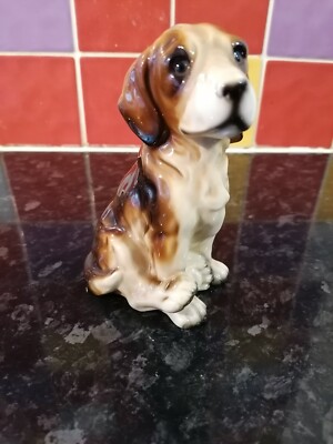 VINTAGE NIEDLICHE PORZELLAN HUND FIGUR HERSTELLER MARKIERUNG AUF DEM SOCKEL