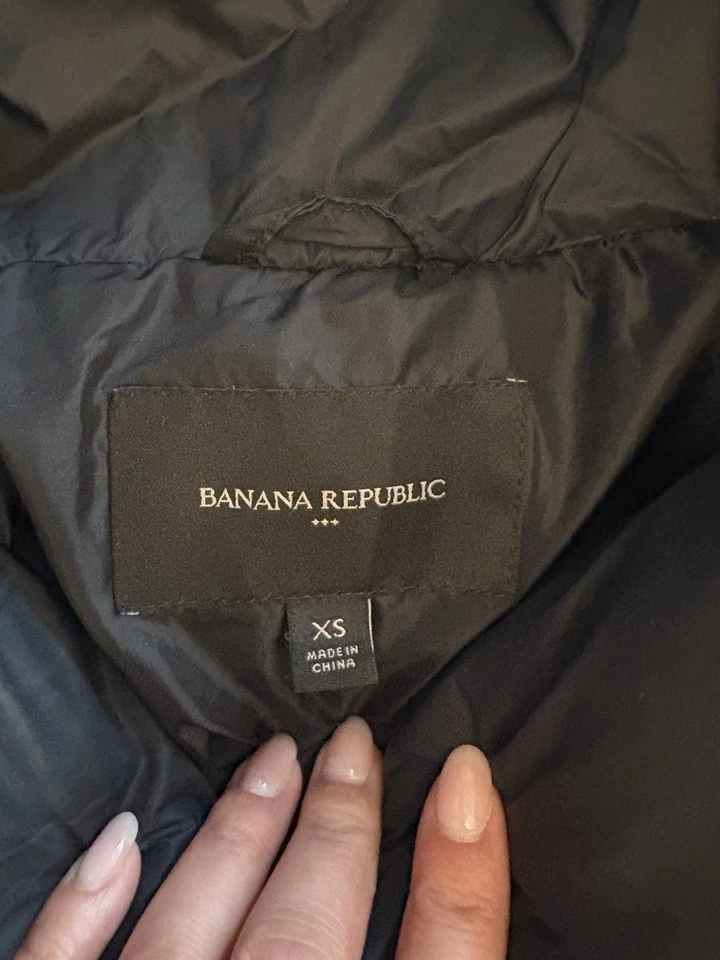 Banana Republic черный пуховик портрет шеи женский размер XS - Изображение 4 из 4