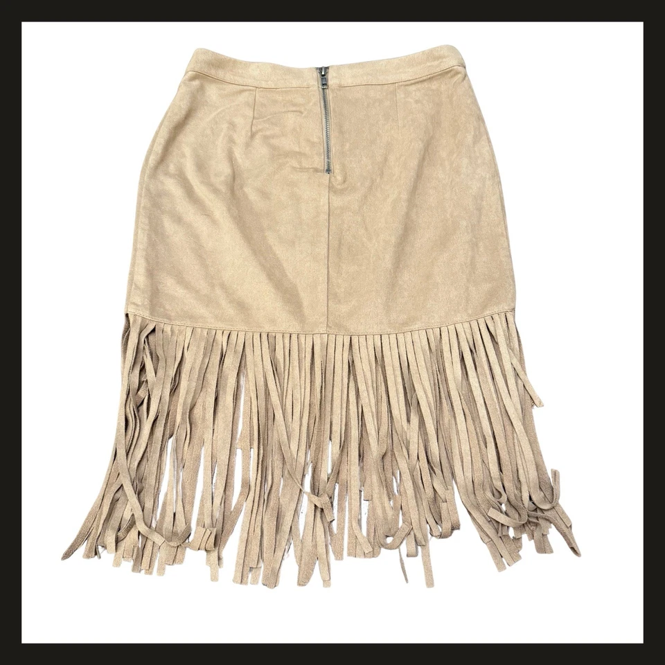 Blush Noir Franja Camurça Look BOHO Mini Saia Bronzeada Bainha Assimétrica Feminina Pequena - Imagem 2 de 4