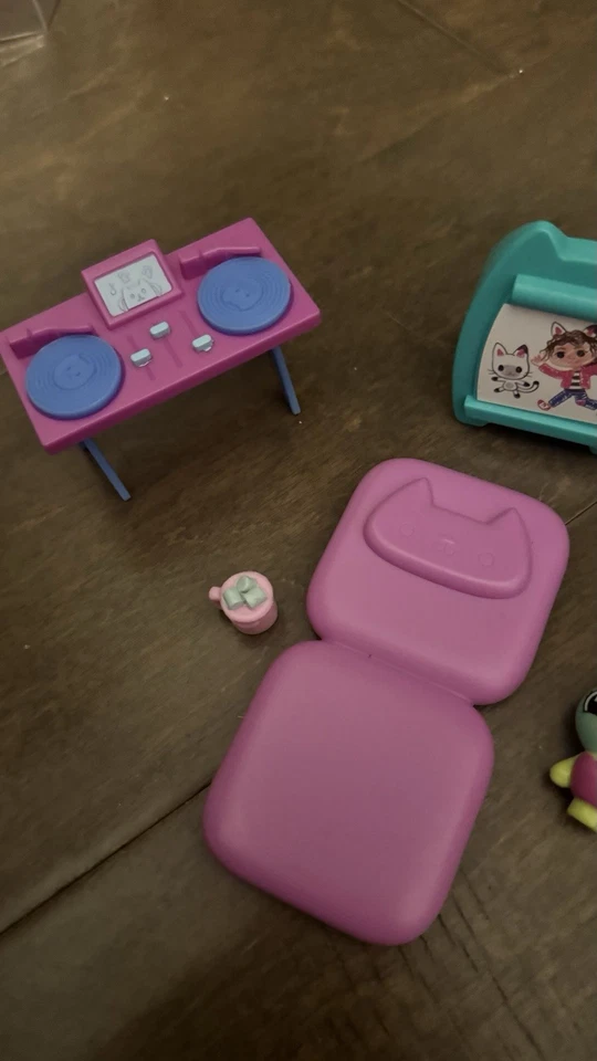 Набор игрушек для кукольного домика Gabby's с аксессуарами и фигурками - Изображение 3 из 4