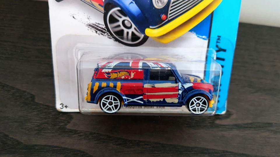 Tarjeta larga Hot Wheels HW City (2013) azul '67 Austin mini furgoneta juguete 27/250 Foto 2 de 3