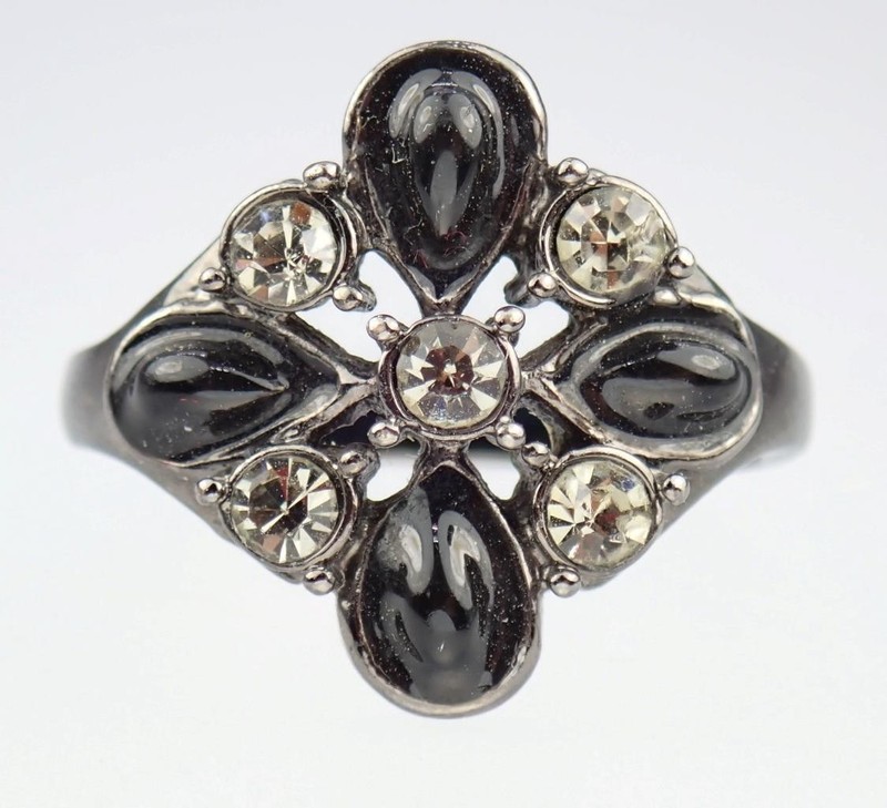 Pretty Vintage Silver Tone Black White Crystal Teardrop Floral Ring Size 7.75