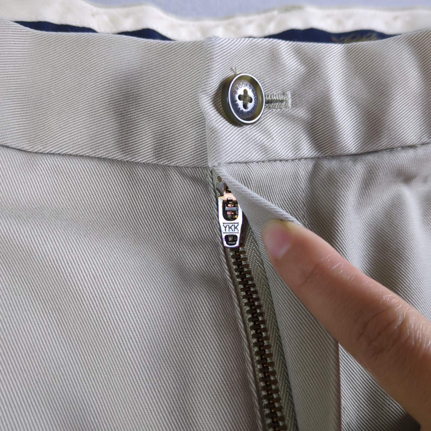 Brooks Brothers Advantage Chino Elliot Pants Mens 33x30 (32x30) Beige Pleated thumbnail 4