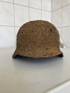 stahlhelm wehrmacht original. Bodenfund Mit Draht Und Emblem. M35/M40.