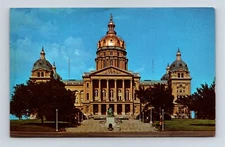 Postcard IA Des Moines Iowa The State Capitol Building Vintage Chrome AH4