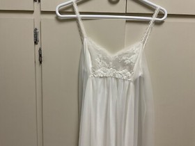 VINTAGE Vanity Fair 34 Ivory Peignoir Gown & Robe Set Lingerie Adj Bustline