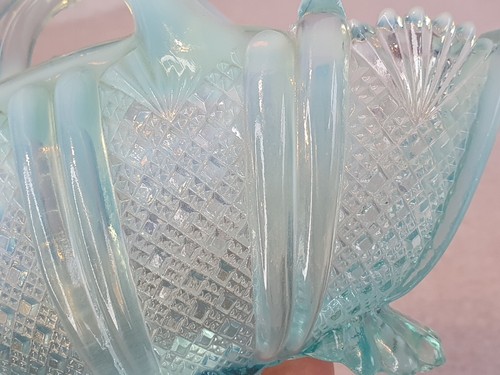 Antique Blue Pearline Pressed Glass Basket (5) - Davidson Rd.96945 Richelieu - Picture 14 of 24