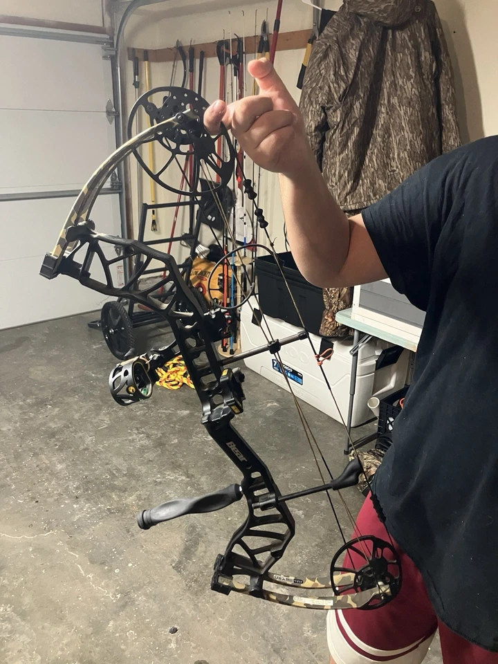 Bear Compound Bow - Image 4 of 4