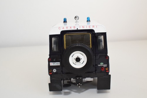 B81 1:18 UNIVERSAL HOBBY LAND ROVER DEFENDER 90 CARABINIERI POLIZIA OTTIME CO... - Foto 6 di 14