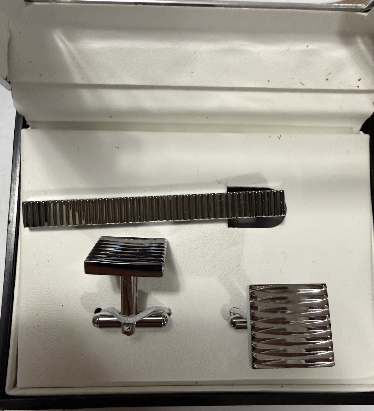 Brand Q Men's Silver Metal Accessory Set with Ribbed Cufflinks & Tie Clip