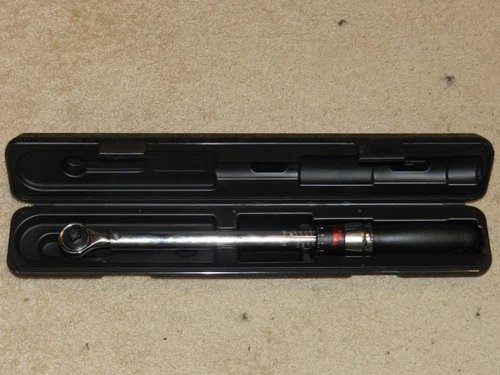 NEW HUSKY PRO Torque Wrench 39103 Socket Wrench w/ Case
