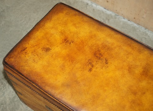 CIRCA 1880 CAMPHOR WOOD & BROWN LEATHER MILITARY CAMPAIGN STORAGE TRUNK BENCH - Picture 5 of 20