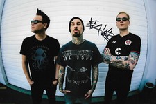Travis Barker "Blink 182" autograph signed 20x30 cm picture