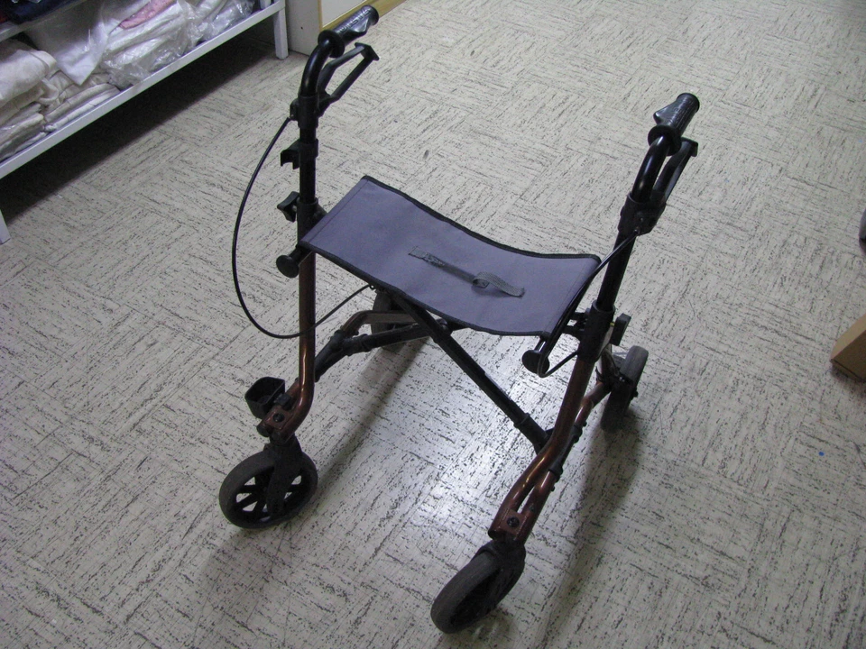 Dietz Taima M Rollator - Braun Metallic LEICHTGEWICHT ROLLATOR KLAPPBAR - Bild 2 von 4