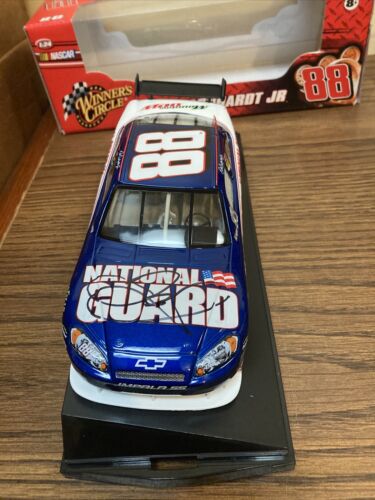 Winners Circle 2008 Nascar 1:24 Scale Diecast Car #88 Dale Jr Autographed - Picture 2 of 10